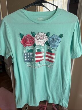 Mint Green Women's Short Sleeve Graphic Tee with Floral Mason Jar Design